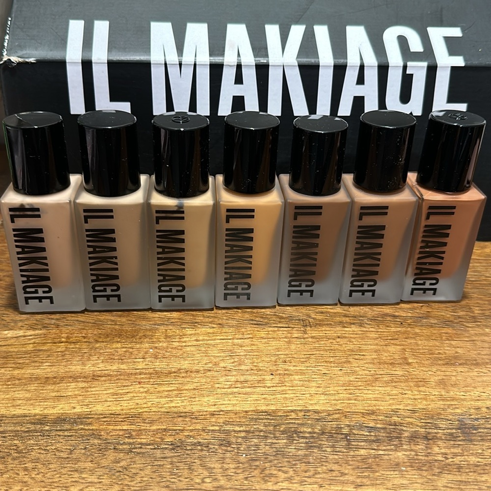 Foundation Set Il Makiage Brand New!